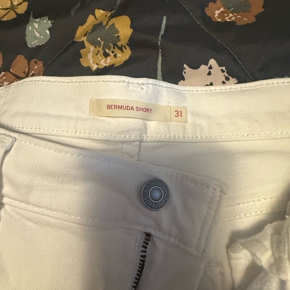 4 pockets - Picture 3 of 4